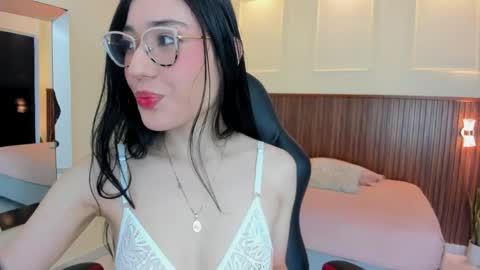 Snapshot of marie_tapner chatting on 17, 4, 2026 MARIE online show from 17, 4, 2026