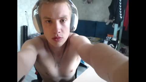 Snapshot of mark_wing chatting on 6, 8, 2026 mark_wing online show from 6, 8, 2026