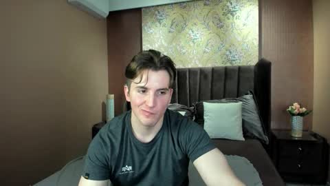 Snapshot of mark_yeti chatting on 14, 11, 2025 Mark online show from 14, 11, 2025