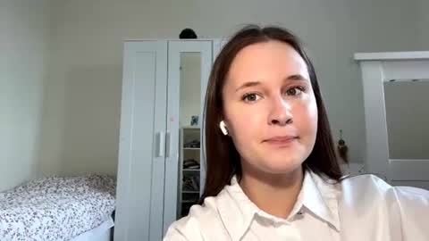 Snapshot of marloginanni chatting on 27, 6, 2026 Mia online show from 27, 6, 2026
