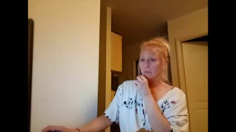 Snapshot of marrygorund chatting on 9, 7, 2026 MaryGoRound online show from 9, 7, 2026