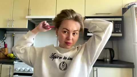 Snapshot of martaluna_ chatting on 23, 4, 2026 Marta online show from 23, 4, 2026
