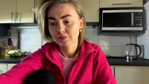 Snapshot of martaluna_ chatting on 24, 4, 2026 Marta online show from 24, 4, 2026