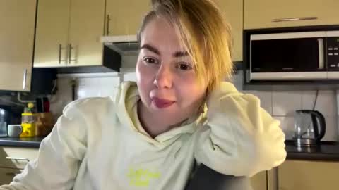 Snapshot of martaluna_ chatting on 5, 5, 2026 Marta online show from 5, 5, 2026