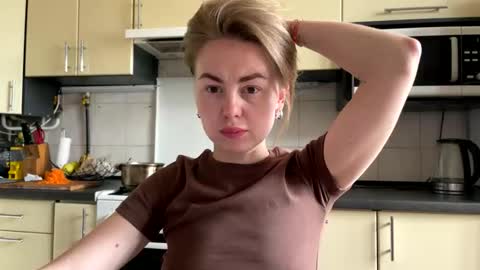 Snapshot of martaluna_ chatting on 25, 5, 2026 Marta online show from 25, 5, 2026