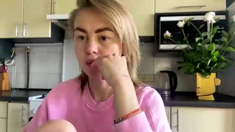 Snapshot of martaluna_ chatting on 27, 5, 2026 Marta online show from 27, 5, 2026