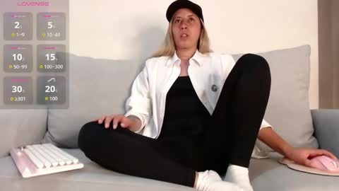 Snapshot of marthina_thompson chatting on 23, 5, 2026 marthina thompson online show from 23, 5, 2026