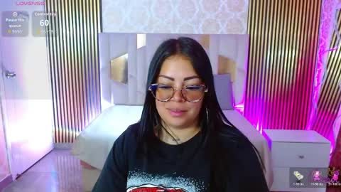 Snapshot of martina_tay chatting on 7, 5, 2026 Hey im martina online show from 7, 5, 2026