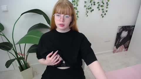 Snapshot of mary_elle chatting on 28, 4, 2026 Mary online show from 28, 4, 2026