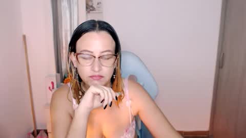Snapshot of maryline_w chatting on 27, 4, 2026 maryline online show from 27, 4, 2026