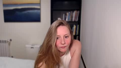 Snapshot of marytiny chatting on 16, 4, 2026 Mary online show from 16, 4, 2026