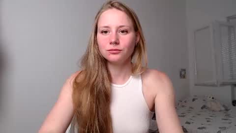 Snapshot of marytiny chatting on 10, 7, 2026 Mary online show from 10, 7, 2026