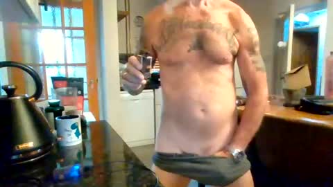 Snapshot of masked_masturbation_couple chatting on 24, 6, 2026 Masked Masturbation Couple online show from 24, 6, 2026