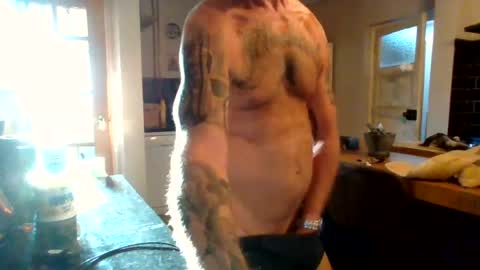Snapshot of masked_masturbation_couple chatting on 8, 7, 2026 Masked Masturbation Couple online show from 8, 7, 2026
