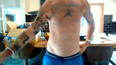 Snapshot of masked_masturbation_couple chatting on 18, 7, 2026 Masked Masturbation Couple online show from 18, 7, 2026