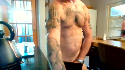 Snapshot of masked_masturbation_couple chatting on 3, 8, 2026 Masked Masturbation Couple online show from 3, 8, 2026