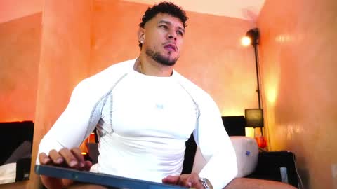 Snapshot of massimowalton2 chatting on 24, 5, 2026 massimowalton2 online show from 24, 5, 2026
