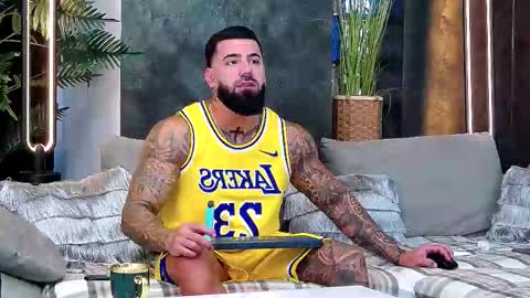 Snapshot of masterkingofmuscle chatting on 8, 11, 2025 masterkingofmuscle online show from 8, 11, 2025