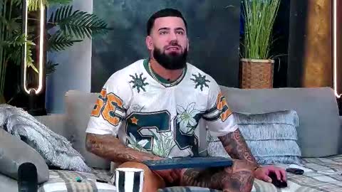 Snapshot of masterkingofmuscle chatting on 11, 11, 2025 masterkingofmuscle online show from 11, 11, 2025