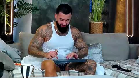 Snapshot of masterkingofmuscle chatting on 13, 11, 2025 masterkingofmuscle online show from 13, 11, 2025