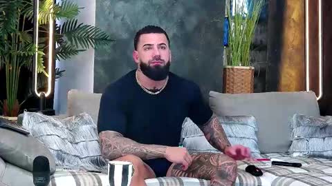 Snapshot of masterkingofmuscle chatting on 17, 11, 2025 masterkingofmuscle online show from 17, 11, 2025