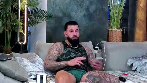 Snapshot of masterkingofmuscle chatting on 19, 11, 2025 masterkingofmuscle online show from 19, 11, 2025