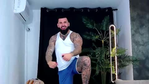 Snapshot of masterkingofmuscle chatting on 27, 11, 2025 masterkingofmuscle online show from 27, 11, 2025