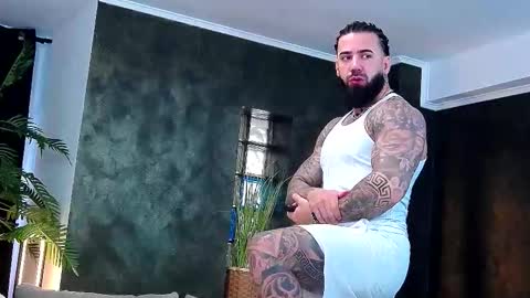 Snapshot of masterkingofmuscle chatting on 16, 12, 2025 masterkingofmuscle online show from 16, 12, 2025