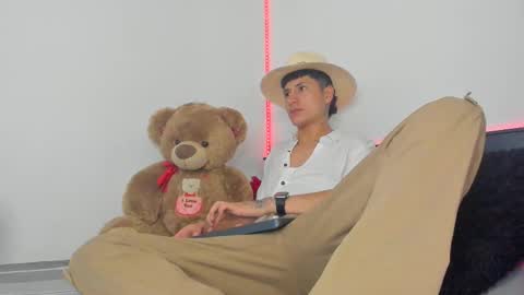 Snapshot of mateo_escobar chatting on 20, 10, 2025 mateo_escobar online show from 20, 10, 2025