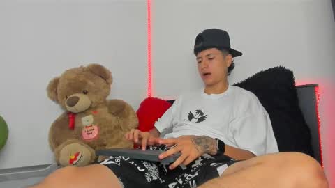 Snapshot of mateo_escobar chatting on 25, 10, 2025 mateo_escobar online show from 25, 10, 2025