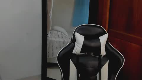 Snapshot of mathews_smith chatting on 13, 4, 2026 mathews_smith online show from 13, 4, 2026