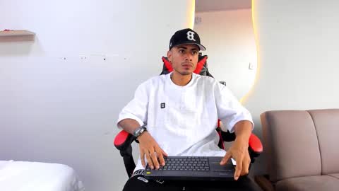 Snapshot of matthewcullenn chatting on 14, 12, 2025 Matthew online show from 14, 12, 2025