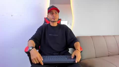 Snapshot of matthewcullenn chatting on 16, 12, 2025 Matthew online show from 16, 12, 2025