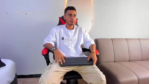 Snapshot of matthewcullenn chatting on 17, 12, 2025 Matthew online show from 17, 12, 2025