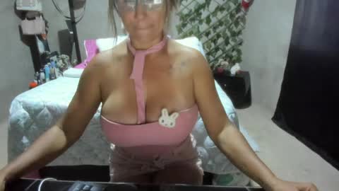 Snapshot of mature_bigboobs__ chatting on 21, 5, 2026 mature_bigboobs__ online show from 21, 5, 2026