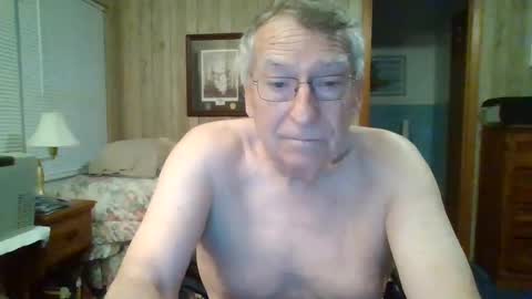 Snapshot of maturecouple1954 chatting on 29, 1, 2025 SXECPL55 at G mail Dot Com online show from 29, 1, 2025
