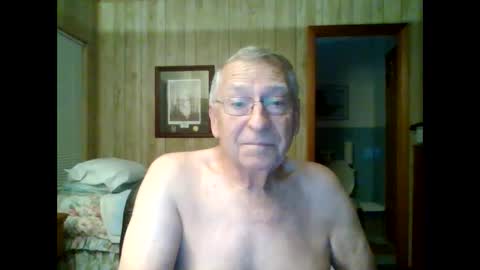 Snapshot of maturecouple1954 chatting on 16, 9, 2025 SXECPL55 at G mail Dot Com online show from 16, 9, 2025