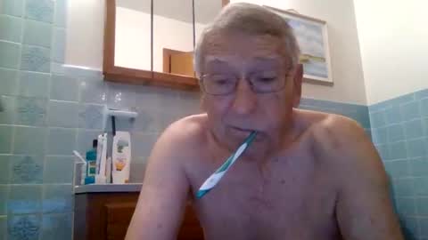 Snapshot of maturecouple1954 chatting on 28, 5, 2026 SXECPL55 at G mail Dot Com online show from 28, 5, 2026