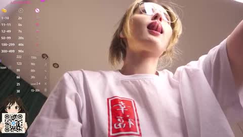 Snapshot of maudhaskell chatting on 15, 12, 2025 Lily online show from 15, 12, 2025