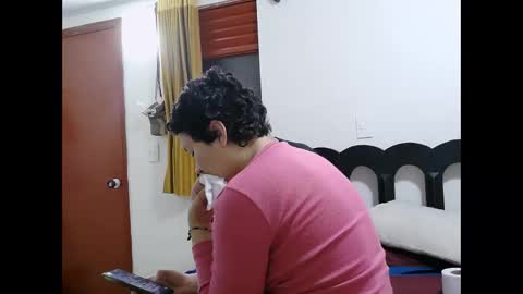 Snapshot of mauroluxandra chatting on 16, 4, 2026 mauroluxandra online show from 16, 4, 2026