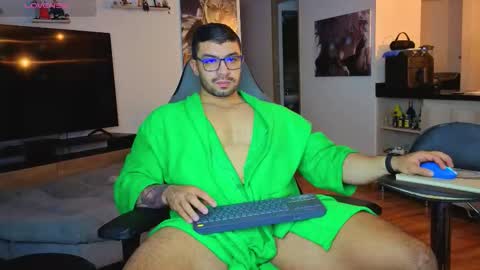 Snapshot of max_cooper17 chatting on 12, 11, 2025 Max online show from 12, 11, 2025