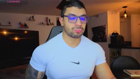 Snapshot of max_cooper17 chatting on 14, 11, 2025 Max online show from 14, 11, 2025