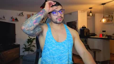 Snapshot of max_cooper17 chatting on 18, 11, 2025 Max online show from 18, 11, 2025