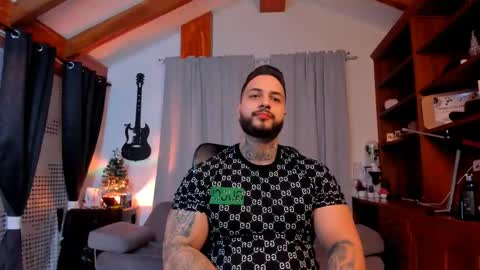 Snapshot of max_dic1 chatting on 12, 1, 2025 max D. online show from 12, 1, 2025