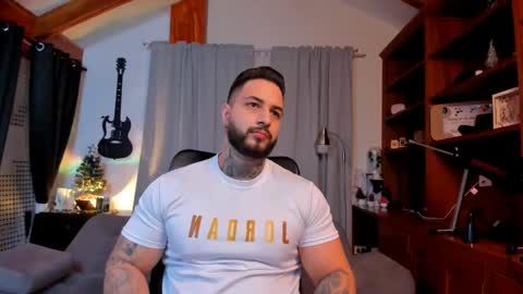 Snapshot of max_dic1 chatting on 13, 1, 2025 max D. online show from 13, 1, 2025