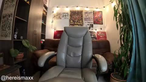 Snapshot of max_greenn chatting on 29, 10, 2025 Max Follow me IGX hereismaxx online show from 29, 10, 2025