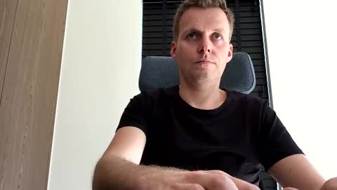 Snapshot of max_straight_1 chatting on 18, 2, 2025 Max take off clothes online show from 18, 2, 2025