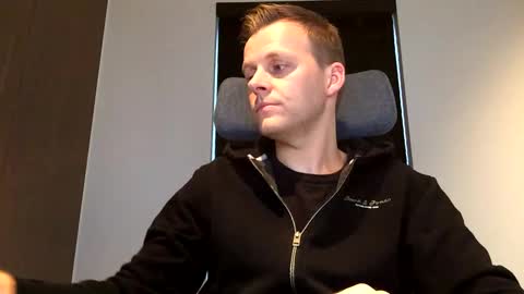 Snapshot of max_straight_1 chatting on 20, 2, 2025 Max take off clothes online show from 20, 2, 2025