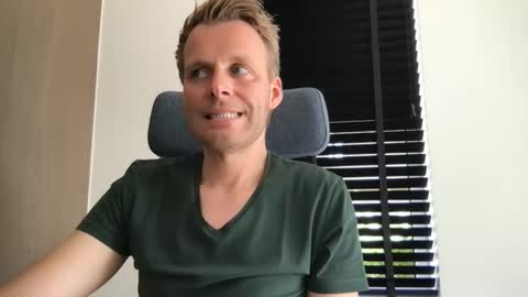 Snapshot of max_straight_1 chatting on 12, 9, 2025 Max take off clothes online show from 12, 9, 2025