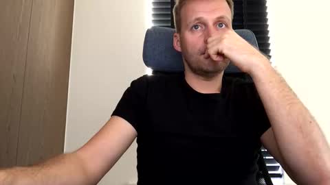 Snapshot of max_straight_1 chatting on 7, 11, 2025 Max take off clothes online show from 7, 11, 2025